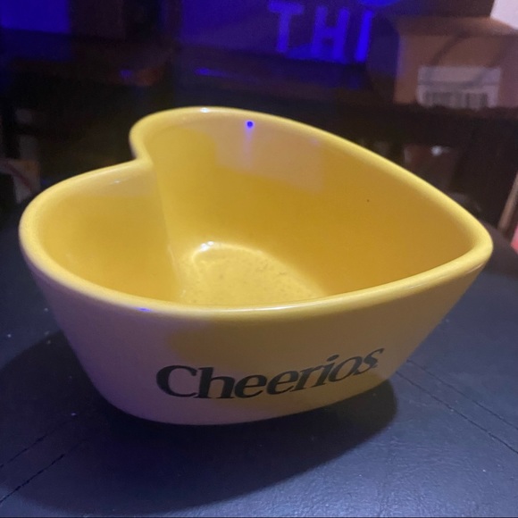 Cheerios Milk Pitcher and Heart Shaped Cereal Bowl - Picture 4 of 8